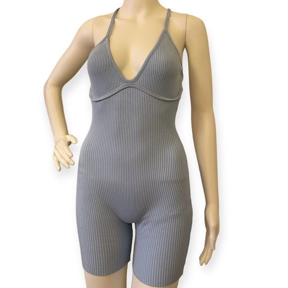 Cali Ribbed Romper - Picture 6 of 7